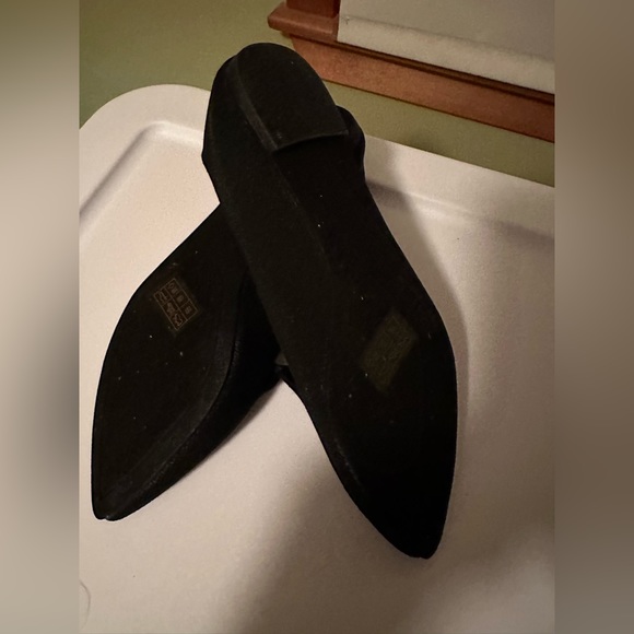 Never worn comfort foam black flats - soft bottom and very comfortable! - Picture 4 of 5